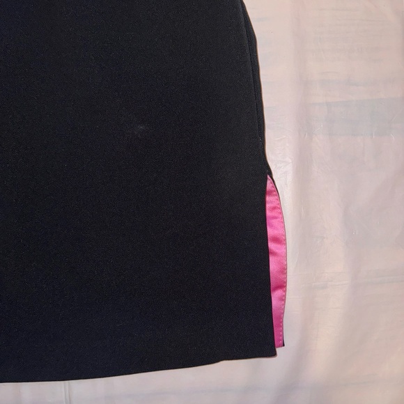 Positive Attitude | VNTG Fitted Mini Black Dress with Satin Pink Lining Slit - Picture 4 of 6